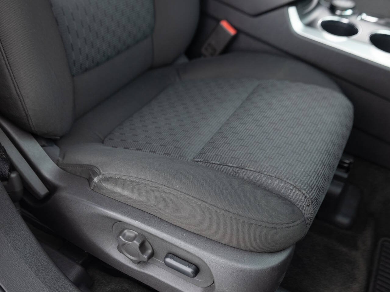 Used 2013 Ford Explorer XLT AWD/4WD image 27