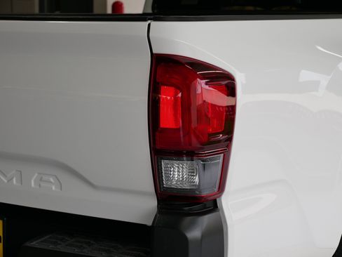 Certified 2022 Toyota Tacoma SR image 18