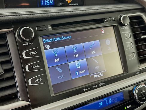 Used 2017 Toyota Highlander Plus AWD/4WD image 14