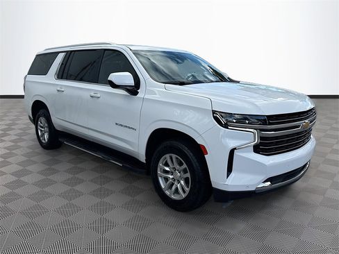 Used 2023 Chevrolet Suburban LT image 4