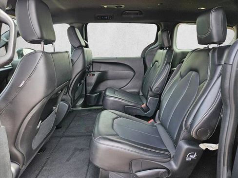Used 2025 Chrysler Pacifica Select FWD image 23