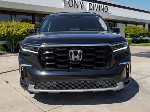 Used 2023 Honda Pilot Touring image 3