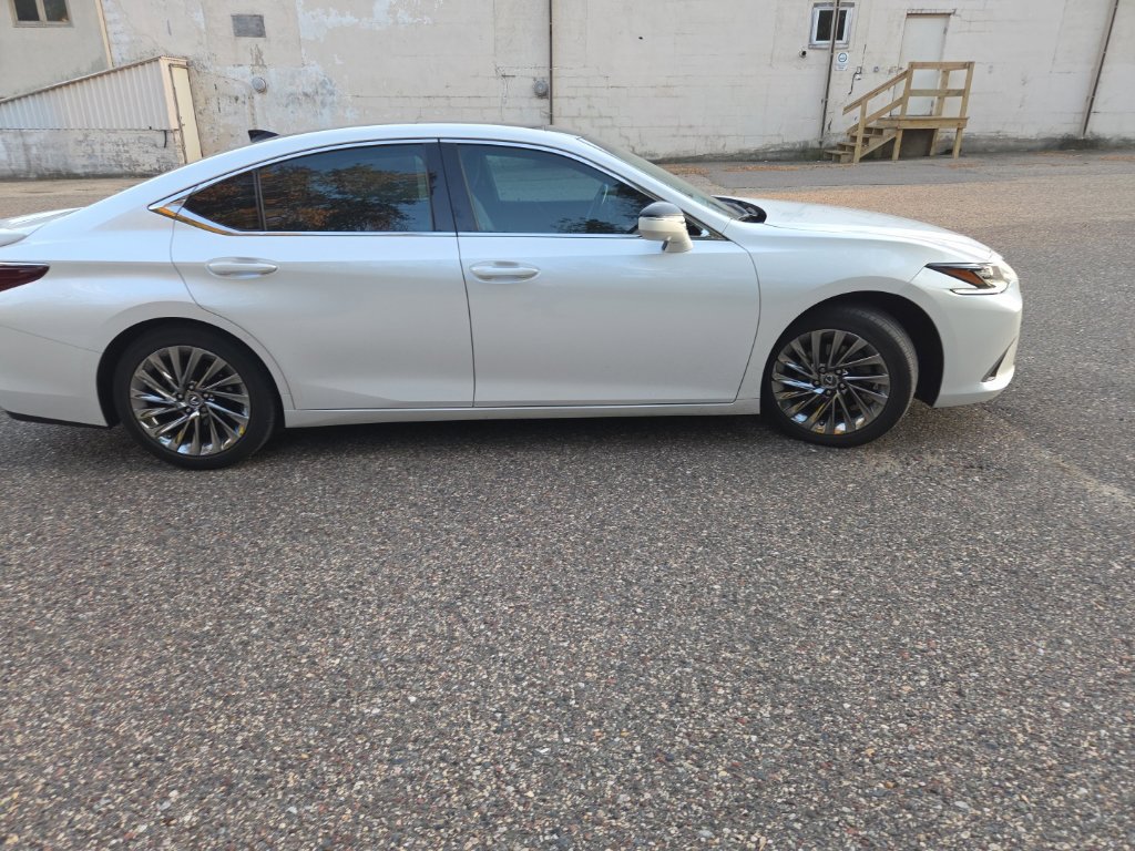 Used 2025 Lexus ES 350 Ultra Luxury w/ Accessory Package (Z1) FWD image 19
