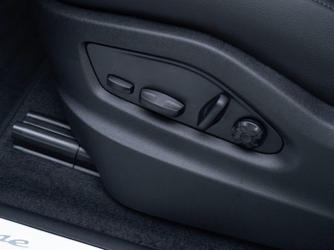 Certified 2026 Porsche Cayenne AWD/4WD image 15
