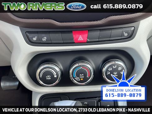 Used 2015 Jeep Renegade Latitude w/ Cold Weather Group FWD image 23