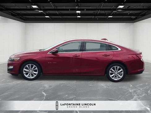 Used 2019 Chevrolet Malibu LT w/ Driver Confidence Package II FWD image 2