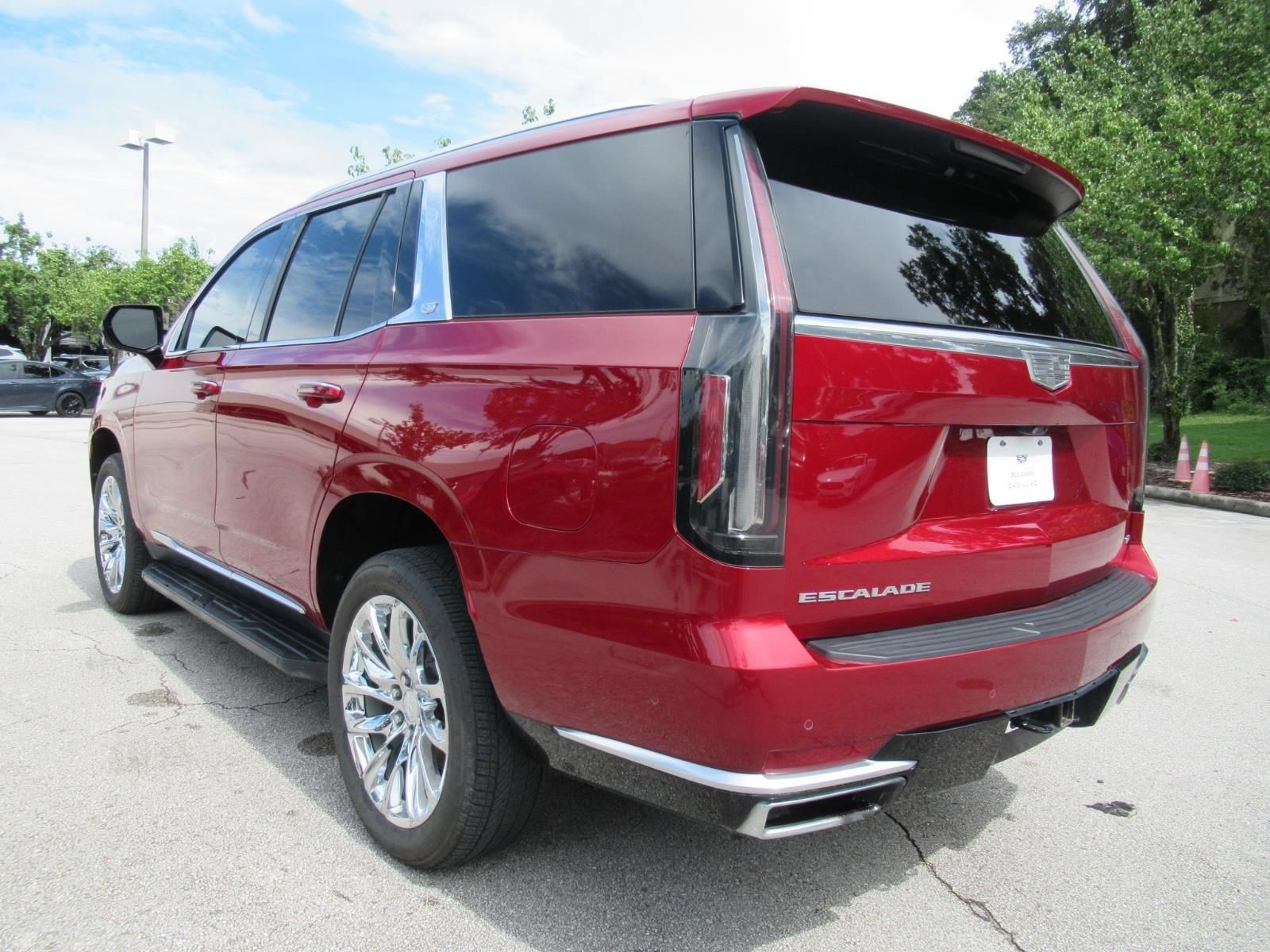 Used 2023 Cadillac Escalade Premium Luxury w/ LPO, Radiant Package AWD/4WD image 4