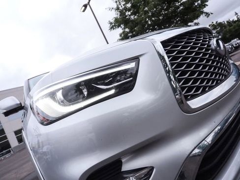Used 2018 INFINITI QX80 4WD w/ Driver Assistance Package image 13