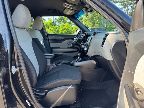 Used 2014 Kia Soul FWD image 19
