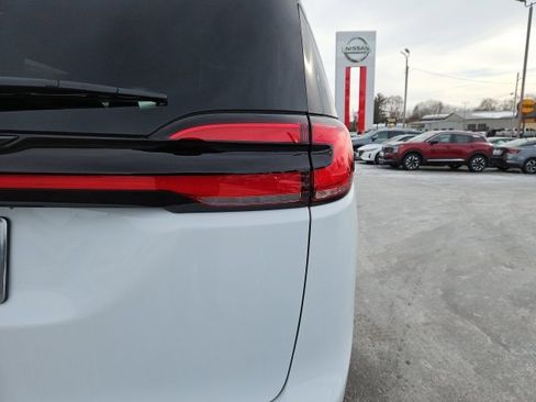 New 2026 Chrysler Pacifica Select image 11