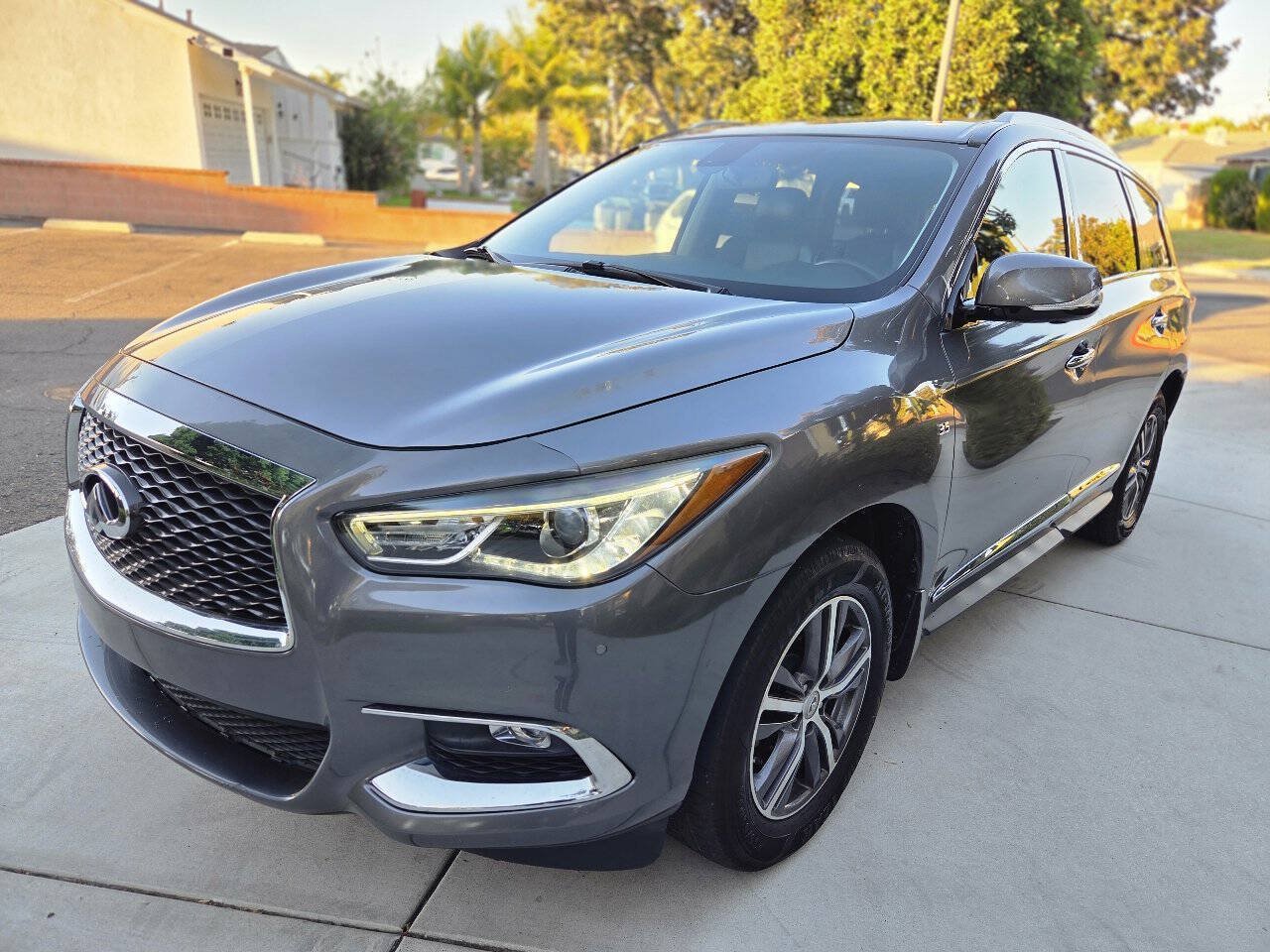 Used 2018 INFINITI QX60 Luxe w/ Premium Plus Package AWD/4WD image 2
