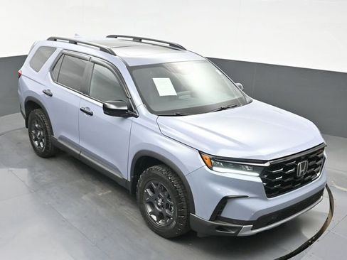 Certified 2025 Honda Pilot TrailSport image 36