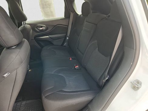 Used 2019 Jeep Cherokee Latitude w/ Popular Appearance Group AWD/4WD image 13