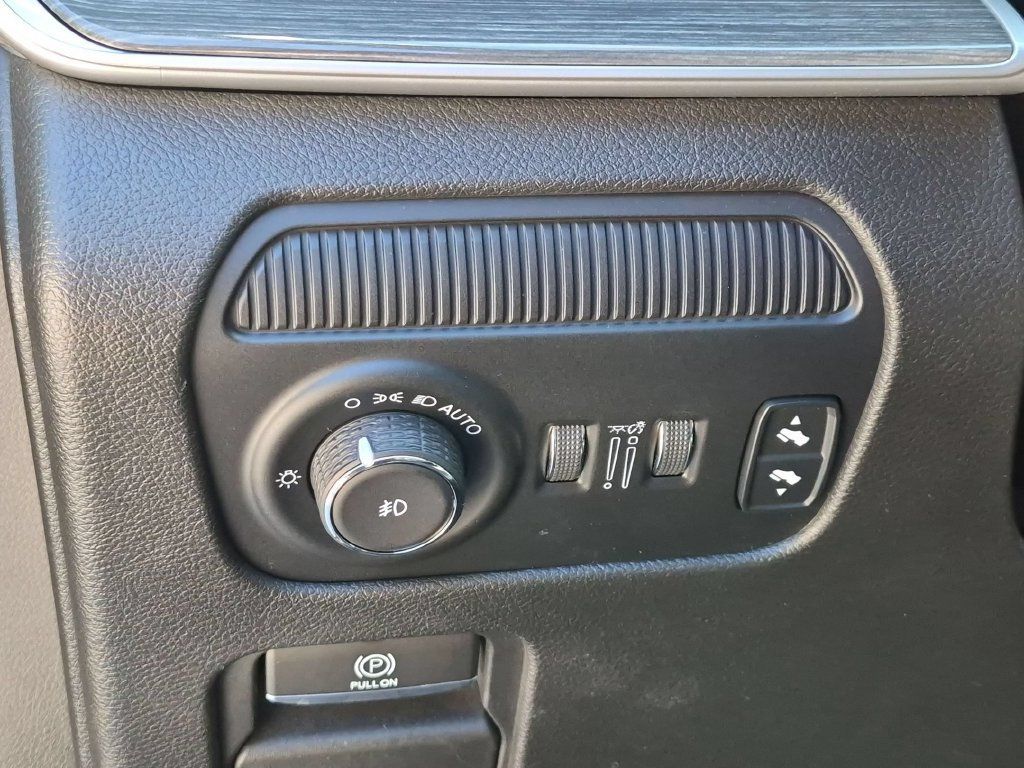 Used 2022 Jeep Wagoneer Series III AWD/4WD image 18