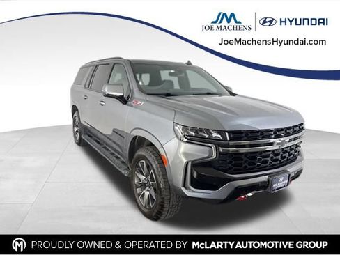 Used 2022 Chevrolet Suburban Z71 w/ Luxury Package image 4