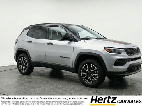 Used 2025 Jeep Compass Trailhawk AWD/4WD image 1