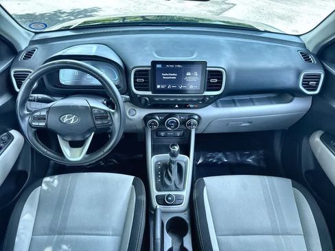 Used 2024 Hyundai Venue SEL FWD image 24