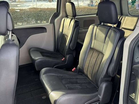 Used 2017 Dodge Grand Caravan SXT image 18
