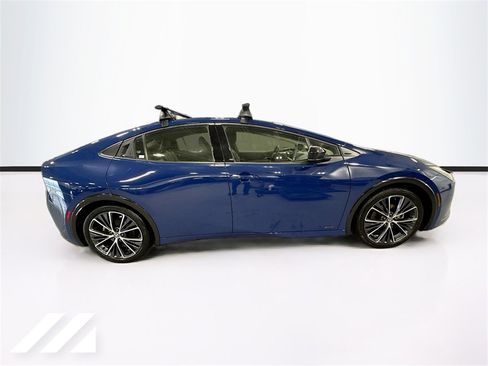 Used 2023 Toyota Prius XLE image 4