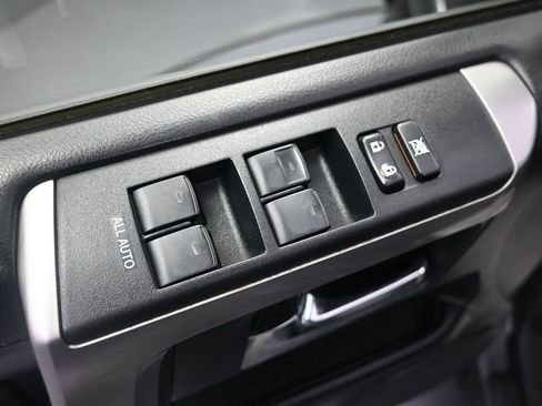 Used 2016 Toyota 4Runner SR5 AWD/4WD image 11