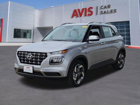 Used 2025 Hyundai Venue SEL FWD image 1