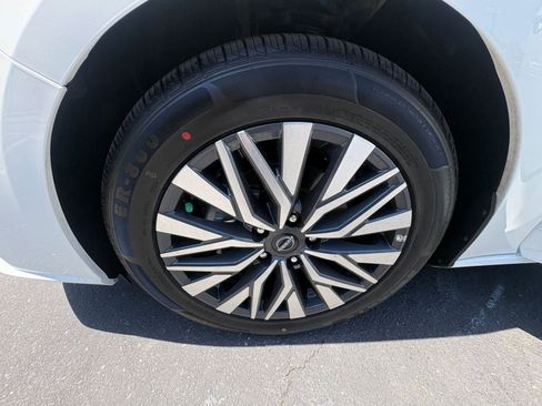 Used 2025 Nissan Altima 2.5 SV FWD image 30
