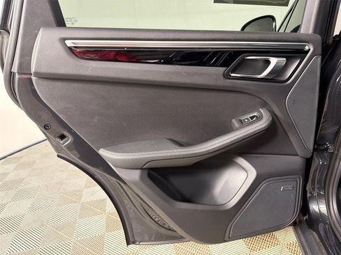 Used 2021 Porsche Macan S image 24