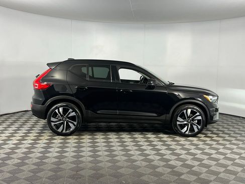Used 2025 Volvo XC40 B5 Plus image 3
