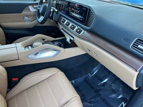 New 2026 Mercedes-Benz GLS 580 4MATIC image 17