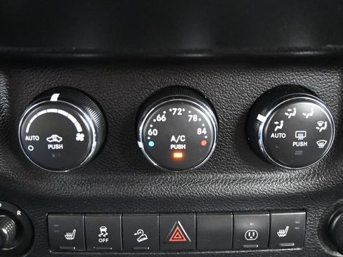 Used 2014 Jeep Wrangler Unlimited Sahara w/ Dual Top Group AWD/4WD image 19