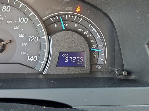 Used 2014 Toyota Camry LE FWD image 25
