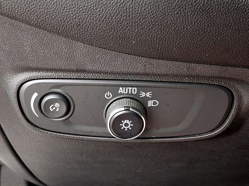 Used 2022 Chevrolet Equinox LS w/ LS Convenience Package image 24