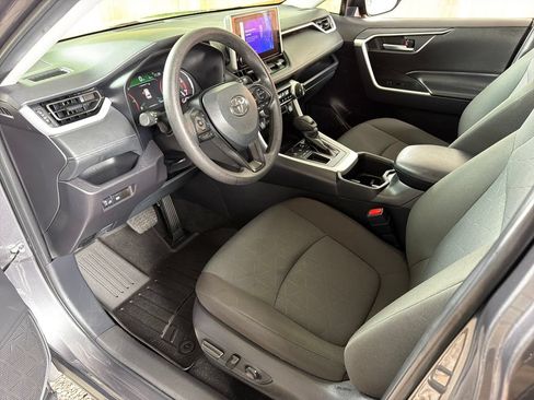 Used 2025 Toyota RAV4 XLE FWD image 2