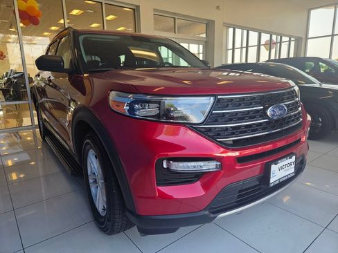 Used 2021 Ford Explorer XLT w/ Equipment Group 202A AWD/4WD image 3
