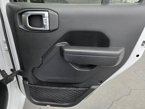 Used 2022 Jeep Gladiator Sport AWD/4WD image 28