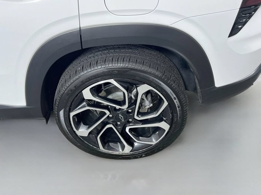 Used 2025 Chevrolet Trax RS w/ Sunroof Package FWD image 25