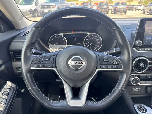 Used 2022 Nissan Sentra SV FWD image 14