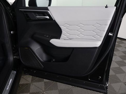New 2025 Mitsubishi Outlander SEL image 30