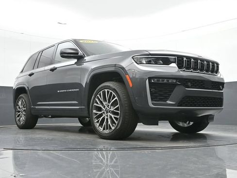 Used 2026 Jeep Grand Cherokee Summit AWD/4WD image 33