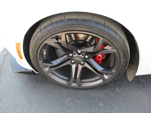 Used 2020 Chevrolet Camaro SS RWD image 13