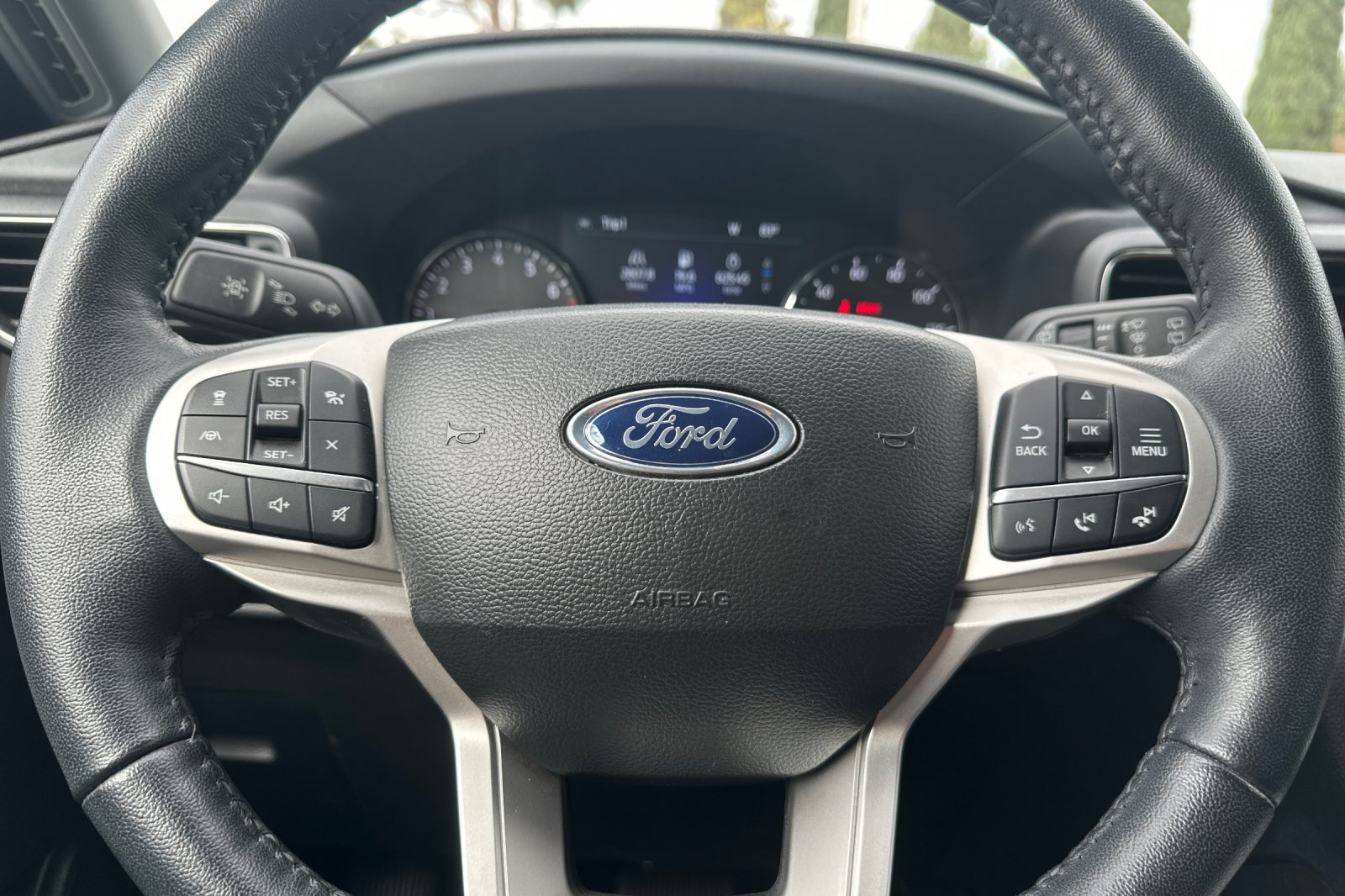 Used 2023 Ford Explorer Limited AWD/4WD image 24
