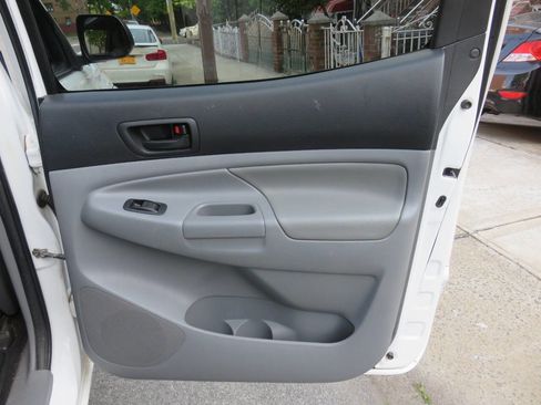 Used 2012 Toyota Tacoma 4x4 Double Cab image 25