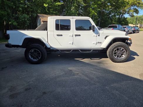 Used 2020 Jeep Gladiator Overland w/ Popular Equipment Package AWD/4WD image 11