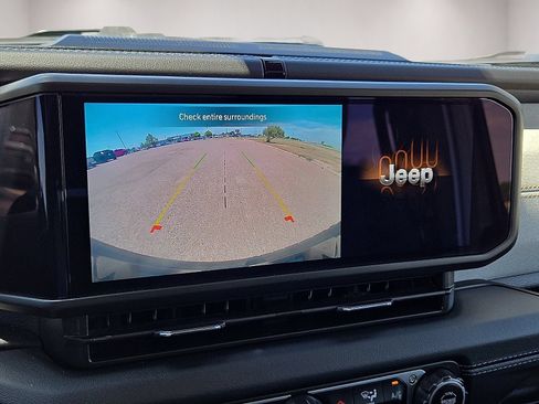 Used 2024 Jeep Wrangler Unlimited Sahara AWD/4WD image 27