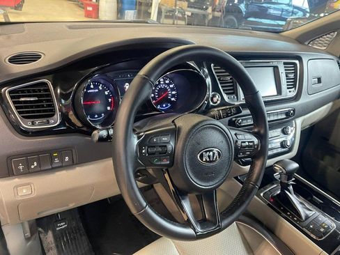 Used 2018 Kia Sedona SX image 22