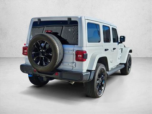 Used 2022 Jeep Wrangler Unlimited Sahara w/ Cold Weather Group image 5