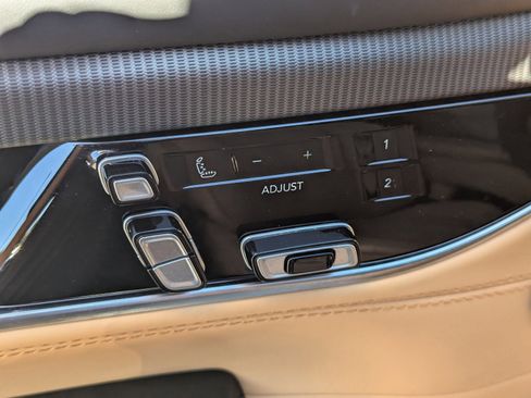 Used 2023 Jeep Grand Wagoneer Series III w/ Rear Seat Video Group 1 image 24