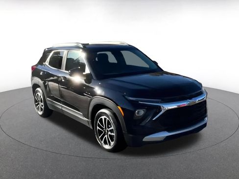 Used 2025 Chevrolet TrailBlazer LT image 3