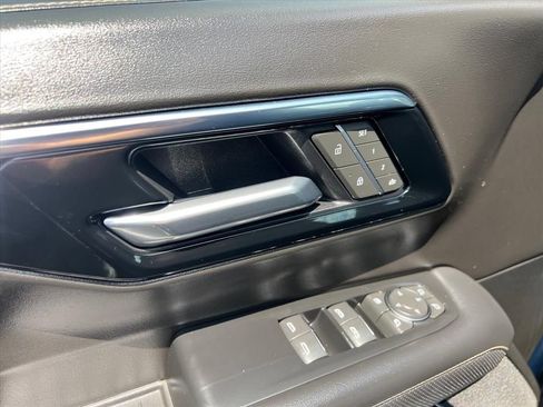 Used 2025 Chevrolet Suburban Premier AWD/4WD image 16