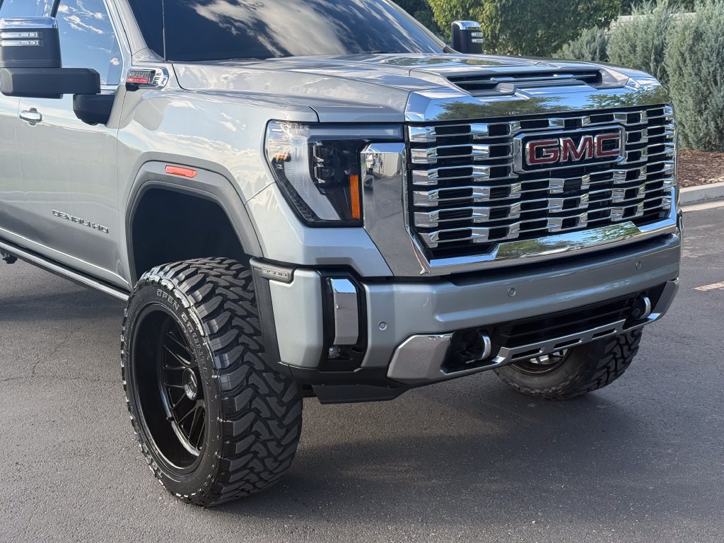 Used 2025 GMC Sierra 3500 Denali w/ Denali Reserve Package AWD/4WD image 3